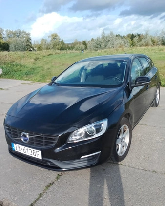 Volvo V60 cena 42500 przebieg: 205000, rok produkcji 2016 z Koszalin małe 56